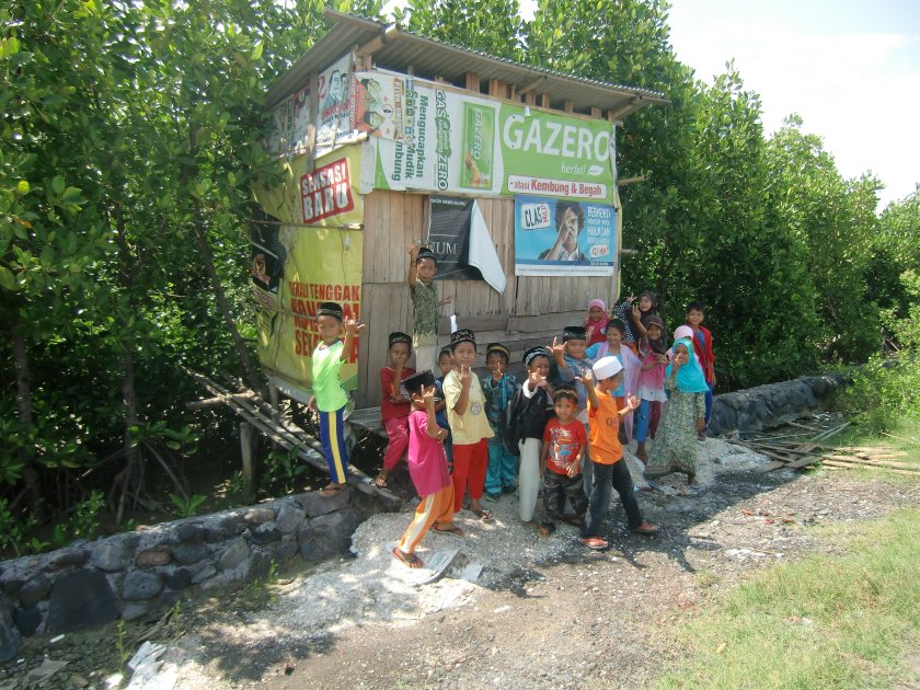 For whom we do it all: Children of Timbulsloko village. (Photo: Dolfi Debrot)